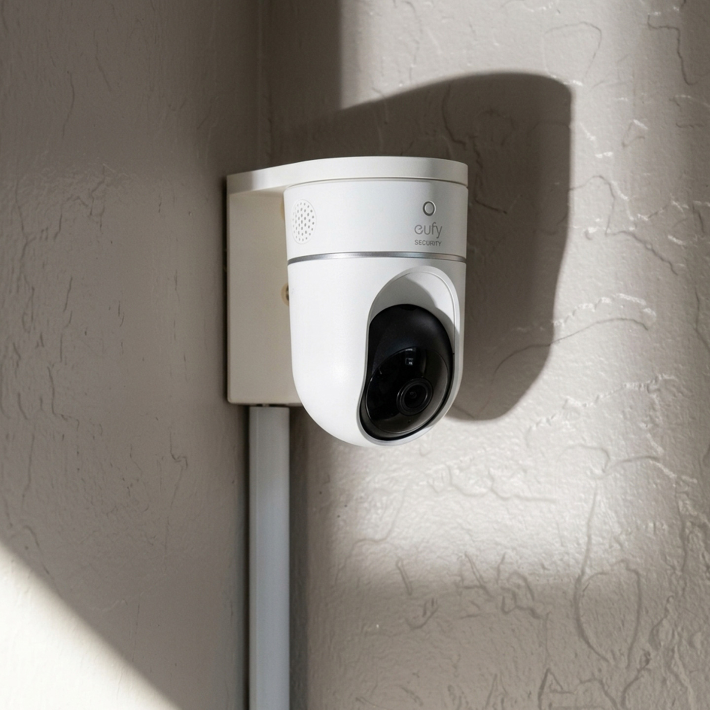 حامل تثبيت على الحائط، ملحق لك - مراجعة Eufy Camera E220 وسعره